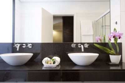 banheiro-apartamento-standard-superior-hotel-vila-inglesa-1-400x284.jpg